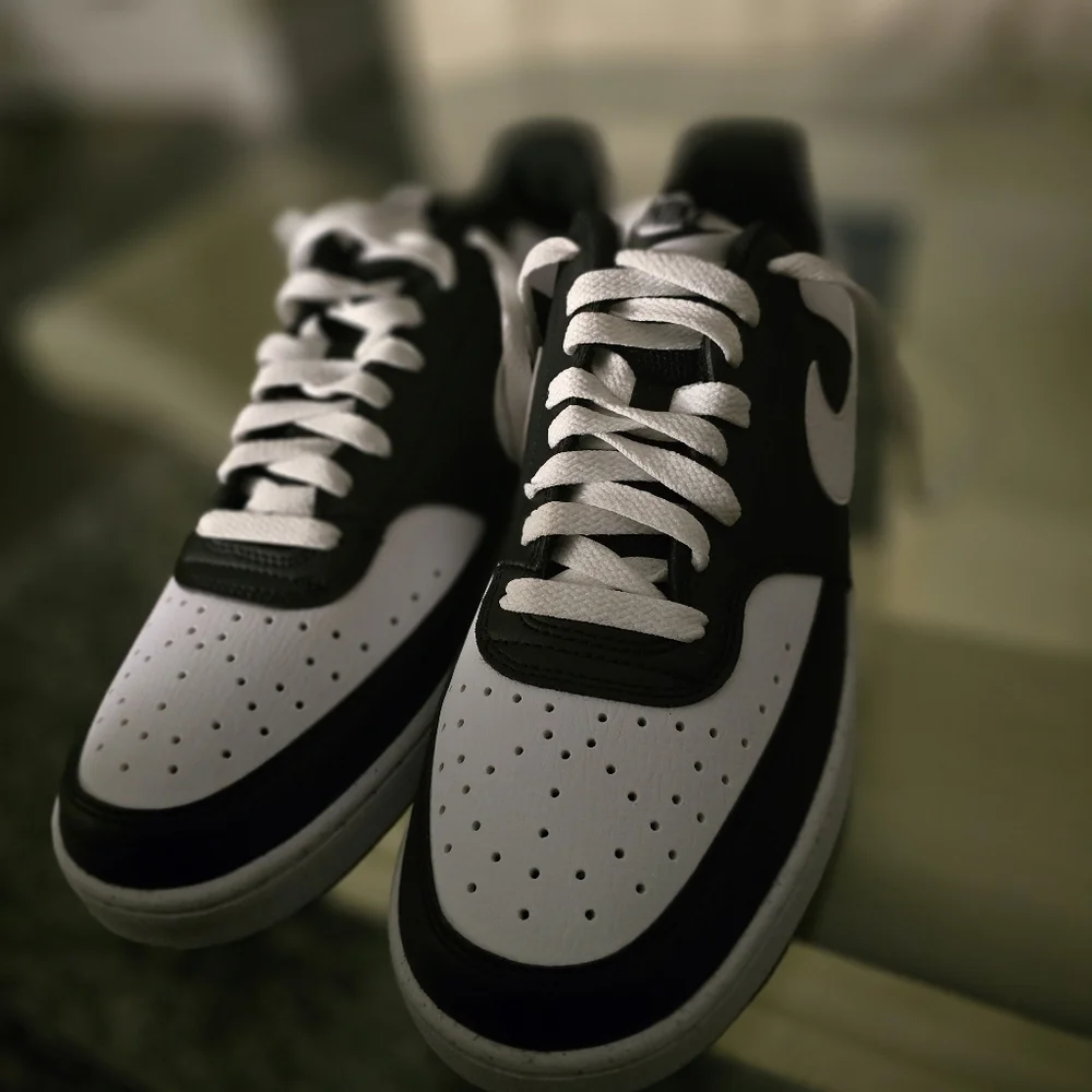 Nike Men's Black and White Sneakers - Picture 12 of 16